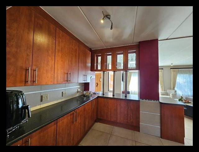 4 BEDROOM HOUSE FOR SALE IN GLEN EAGLE ESTATE